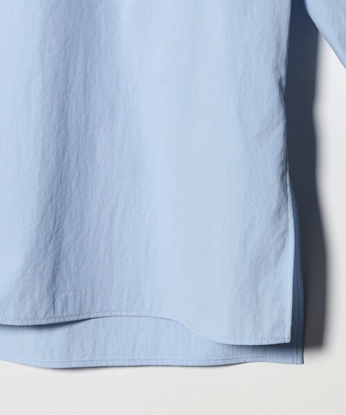 UNITED ARROWS（ユナイテッドアローズ）の「メロー フリル スキッパー パフ ブラウス ‐防しわ 吸水速乾 UVカット 遮熱性 接触冷感 ウォッシャブル‐（シャツ/ブラウス・レディース・ホワイト/ライトブルー/ネイビー・FREE）」の18枚目の写真