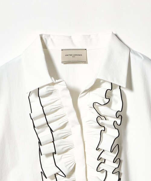 UNITED ARROWS（ユナイテッドアローズ）の「メロー フリル スキッパー パフ ブラウス ‐防しわ 吸水速乾 UVカット 遮熱性 接触冷感 ウォッシャブル‐（シャツ/ブラウス・レディース・ホワイト/ライトブルー/ネイビー・FREE）」の21枚目の写真