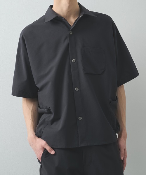 POLIQUANT（ポリクアント）の「【POLIQUANT/ポリクアント】THE MULTIPLE POCKETS S/S SHIRTS（シャツ/ブラウス・メンズ・グレー/ブラック・1/2）」の2枚目の写真