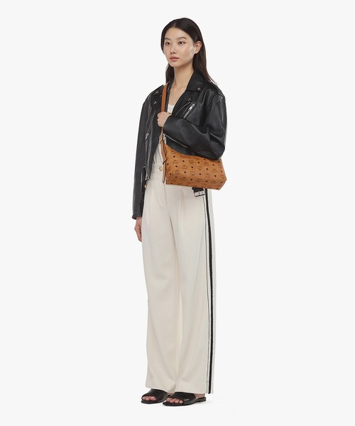 MCM(エムシーエム)の「Aren ホーボー - ヴィセトス(ショルダーバッグ・レディース・ベージュ・ONE SIZE)」の2枚目の写真