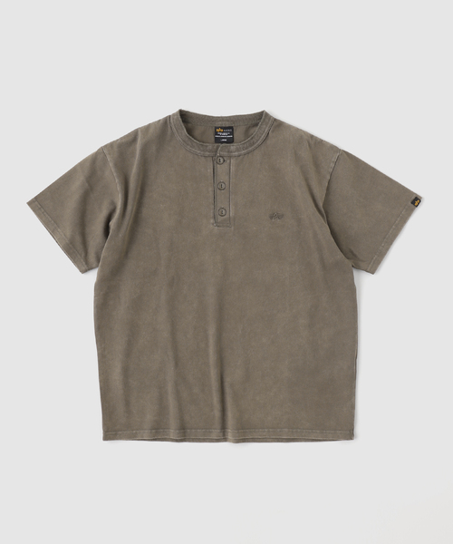 Alpha Industries(アルファインダストリーズ)の「ALPHA INDUSTRIES / アルファ インダストリーズ SNOW WASH SS HENLEY NECK(Tシャツ/カットソー・メンズ・カーキ/ブラック/ホワイト・LARGE/MEDIUM/SMALL)」の2枚目の写真