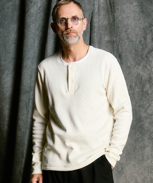 wjk(ダヴルジェイケイ)の「mlt5662- back boa thermal henley L-S ヘンリーネックカットソー(7145 lj88j)(Tシャツ/カットソー・メンズ・ホワイト/ライトグレー/ブラック・S/M/L/XL)」の1枚目の写真