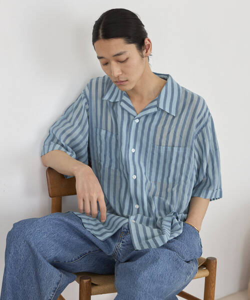 FREAK'S STORE(フリークスストア)の「インド製 リラックスフィット ワイド ストライプ シアサッカー オープンカラーシャツ ショートスリーブ(シャツ/ブラウス・メンズ・ホワイト/ブルー・MEDIUM/LARGE)」の2枚目の写真