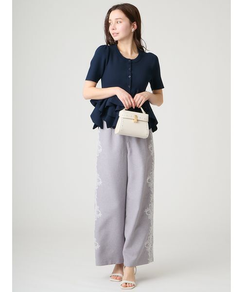 CELFORD(セルフォード)の「【WEB・一部店舗限定カラー】ラッフルフリルペプラムニットカーディガン(カーディガン/ボレロ・レディース・オフホワイト/ライトグレー/ライム/ネイビー・F)」の11枚目の写真