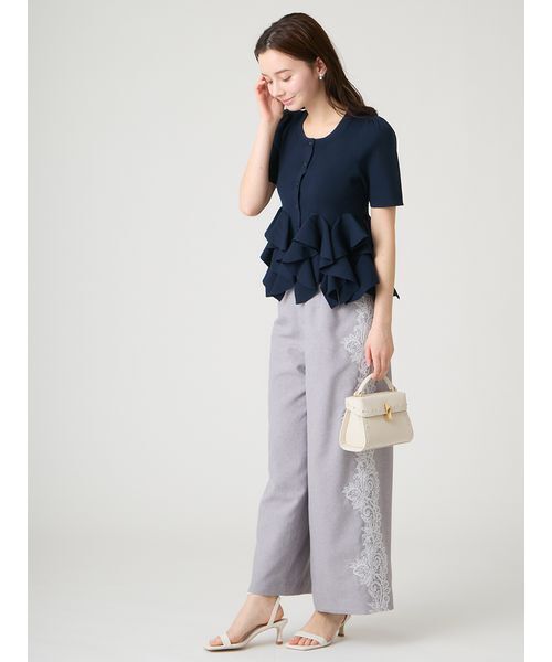 CELFORD(セルフォード)の「【WEB・一部店舗限定カラー】ラッフルフリルペプラムニットカーディガン(カーディガン/ボレロ・レディース・オフホワイト/ライトグレー/ライム/ネイビー・F)」の10枚目の写真