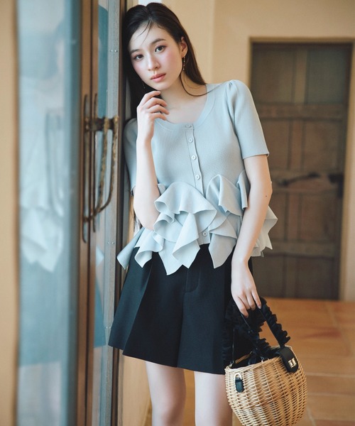 CELFORD(セルフォード)の「【洗える】【WEB・一部店舗限定カラー】ラッフルフリルペプラムニットカーディガン(カーディガン/ボレロ・レディース・オフホワイト/ライトグレー/ライム/ネイビー・F)」の2枚目の写真