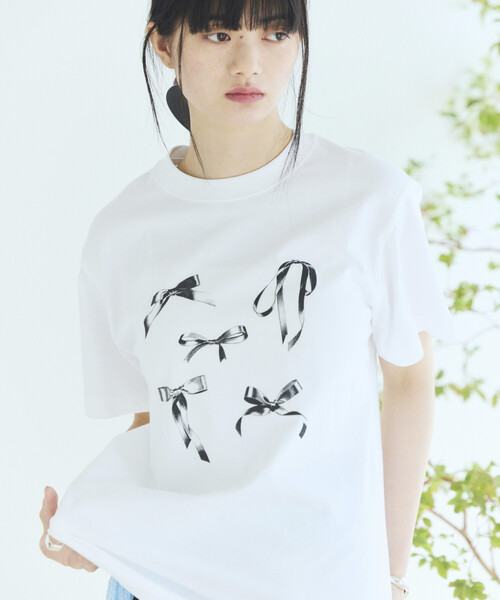 Firsthand(ファーストハンド)の「Firsthand/ファーストハンド コンフォータブル リボンプリント クルーネック Tシャツ(Tシャツ/カットソー・レディース・ホワイト/ブラック/ネイビー・FREE)」の4枚目の写真
