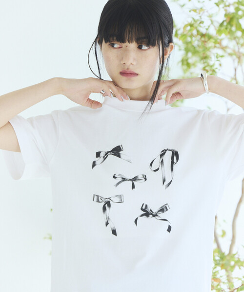 Firsthand(ファーストハンド)の「Firsthand/ファーストハンド コンフォータブル リボンプリント クルーネック Tシャツ(Tシャツ/カットソー・レディース・ホワイト/ブラック/ネイビー・FREE)」の5枚目の写真