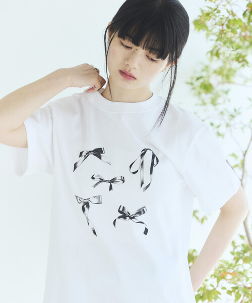 Firsthand(ファーストハンド)の「Firsthand/ファーストハンド コンフォータブル リボンプリント クルーネック Tシャツ(Tシャツ/カットソー・レディース・ホワイト/ブラック/ネイビー・FREE)」の6枚目の写真
