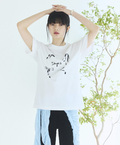 Firsthand(ファーストハンド)の「Firsthand/ファーストハンド コンフォータブル リボンプリント クルーネック Tシャツ(Tシャツ/カットソー・レディース・ホワイト/ブラック/ネイビー・FREE)」の8枚目の写真