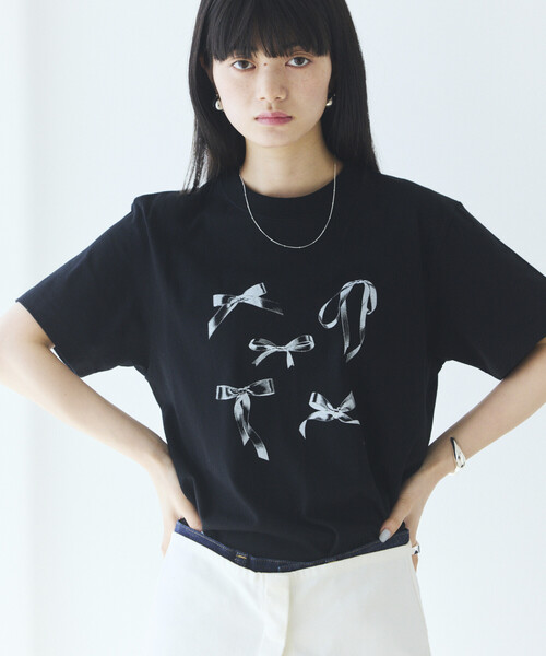 Firsthand(ファーストハンド)の「Firsthand/ファーストハンド コンフォータブル リボンプリント クルーネック Tシャツ(Tシャツ/カットソー・レディース・ホワイト/ブラック/ネイビー・FREE)」の16枚目の写真