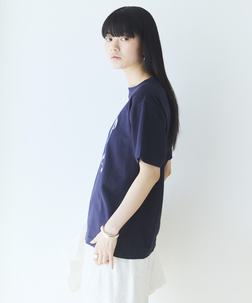 Firsthand(ファーストハンド)の「Firsthand/ファーストハンド コンフォータブル リボンプリント クルーネック Tシャツ(Tシャツ/カットソー・レディース・ホワイト/ブラック/ネイビー・FREE)」の19枚目の写真