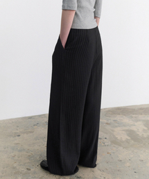 ANDNEEDS（アンドニーズ）の「Parco two tuck pants (black)（スラックス）」