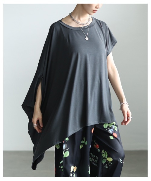 Sawa a la mode(サワアラモード)の「アシンメトリーチュニックカットソー(Tシャツ/カットソー・レディース・グレー/ホワイト/ブラック・FREE)」の9枚目の写真
