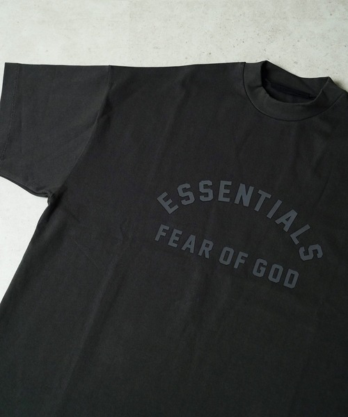 FOG ESSENTIALS(エフオージーエッセンシャルズ)の「"08"≪FOG ESSENTIALS≫フロントロゴ ヘビーウェイト Tシャツ(Tシャツ/カットソー・メンズ・スミクロ/ブラック・M/L/XL)」の2枚目の写真