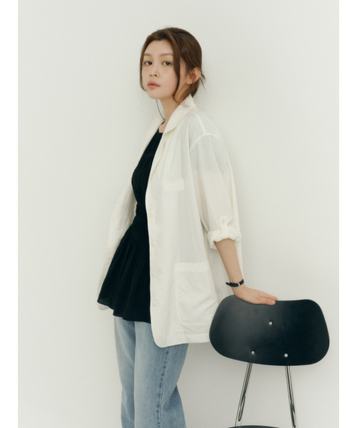 Yuje(ユジェ)の「AIRY TRENCH JACKET (2color)(テーラードジャケット・レディース・Off White/チャコールグレー・FREE)」の11枚目の写真