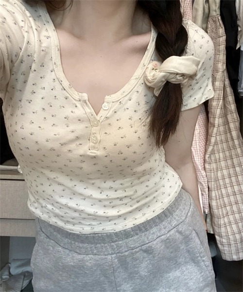 Dream garden（ドリームガーデン）の「小花柄半袖Tシャツ（Tシャツ/カットソー・レディース・ライトイエロー・M/S/XL/L）」の5枚目の写真