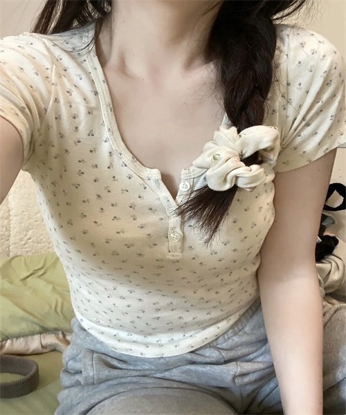 Dream garden（ドリームガーデン）の「小花柄半袖Tシャツ（Tシャツ/カットソー・レディース・ライトイエロー・M/S/XL/L）」の11枚目の写真