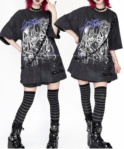 NOVESSEL(ノベセル)の「『AOSPACE/アオスペース』ベルト付き眼帯少女プリントTシャツ(Tシャツ/カットソー・レディース・ブラック/ホワイト・FREE)」の4枚目の写真