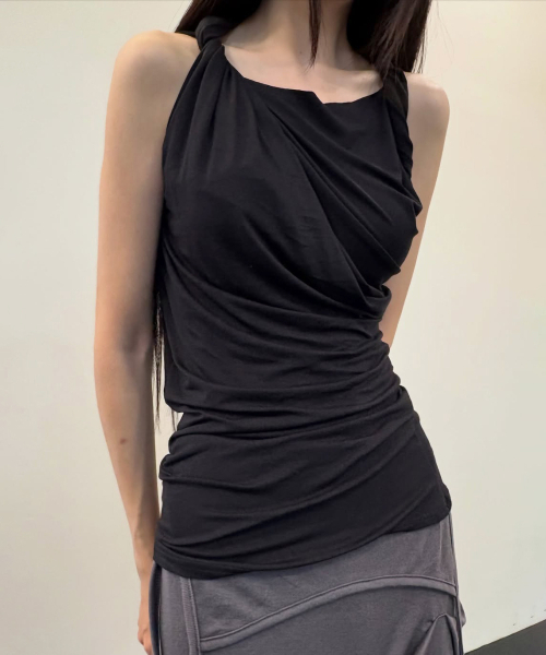 FLAREUP(フレアアップ)の「Braided Asymmetrical Sleeveless (FL-166_Black)(Tシャツ/カットソー・レディース・ブラック・OS)」の8枚目の写真