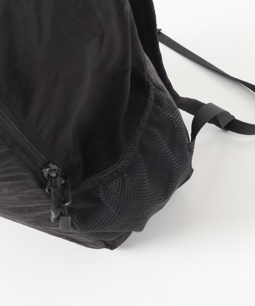 URBAN RESEARCH DOORS（アーバンリサーチドアーズ）の「URDパッカブルリュック（バックパック/リュック・メンズ・イエロー/ブラック/グリーン・-）」の11枚目の写真