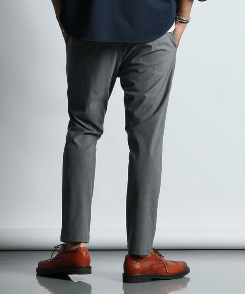The DUFFER of ST.GEORGE(ザダファーオブセントジョージ)の「『WONDER SHAPE』OXFORD SLIM:360°全方向高伸縮『ワンダーシェイプ』吸水速乾 スリムフィットパンツ(スラックス・メンズ・ライトグレー/チャコールグレー/ブラック・MEDIUM/SMALL/X-LARGE/LARGE)」の11枚目の写真