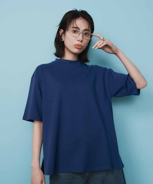 IEDIT(イディット)の「IEDIT 吸汗速乾・接触冷感・UVカット!ハイスペックコットン100%のモックネックトップス(Tシャツ/カットソー・レディース・ブラック/ネイビー/グレイッシュベージュ・L/3L/LL/M)」の3枚目の写真