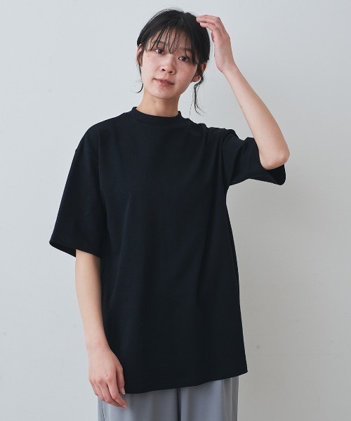 IEDIT(イディット)の「IEDIT 吸汗速乾・接触冷感・UVカット!ハイスペックコットン100%のモックネックトップス(Tシャツ/カットソー・レディース・ブラック/ネイビー/グレイッシュベージュ・L/3L/LL/M)」の2枚目の写真