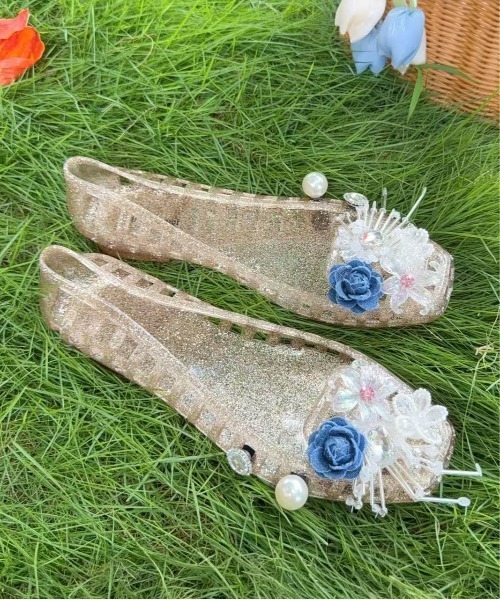 WEGO(ウィゴー)の「【jelly shoes】26夏最新トレンド!ジェリーローファーサンダル(サンダル・レディース・ブラック/ゴールド/その他1/シルバー・MEDIUM/LARGE)」の4枚目の写真
