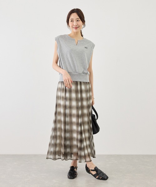 ROPE' PICNIC(ロペピクニック)の「キーネックラメ入りミニ裏毛トップス/汗染み防止・セットアップ対応(Tシャツ/カットソー・レディース・グレー系その他/チャコールグレー/ライトグレー・FREE)」の5枚目の写真