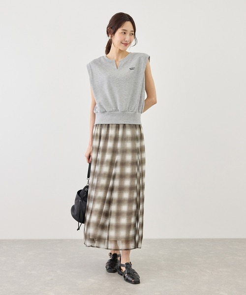 ROPE' PICNIC(ロペピクニック)の「キーネックラメ入りミニ裏毛トップス/汗染み防止・セットアップ対応(Tシャツ/カットソー・レディース・グレー系その他/チャコールグレー/ライトグレー・FREE)」の6枚目の写真