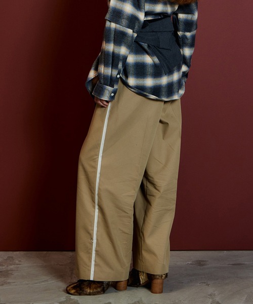 MAISON SPECIAL(メゾンスペシャル)の「Wide Straight Chino Pants/ワイドストレートチノパンツ(その他パンツ・レディース・ブラック/ベージュ・36/38)」の14枚目の写真