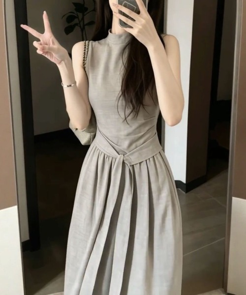 AMAJI(アマジ)の「ウエストマーク 法式 ロングワンピース(ワンピース・レディース・グレー・SMALL/MEDIUM/LARGE/X-LARGE)」の2枚目の写真