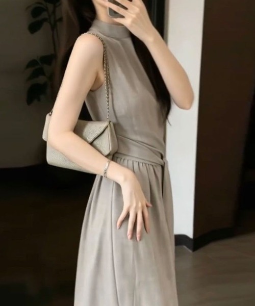 AMAJI(アマジ)の「ウエストマーク 法式 ロングワンピース(ワンピース・レディース・グレー・SMALL/MEDIUM/LARGE/X-LARGE)」の4枚目の写真