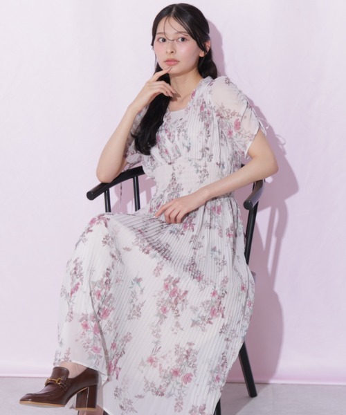 JILL by JILL STUART(ジルバイジルスチュアート)の「ビッグフラワーワンピース(ワンピース・レディース・ピンク/ブルー系その他/ホワイト系その他・FREE)」の1枚目の写真