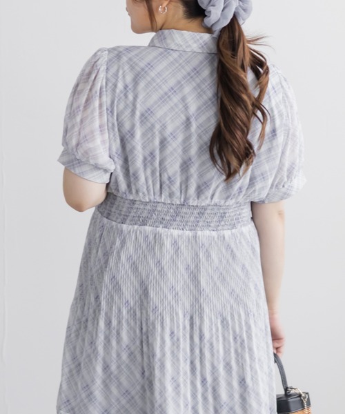 CLETTE(クレット)の「シアーチェックプリーツワンピース(ワンピース・レディース・ラベンダー/ブルー/ベージュ・3L/4L/LL)」の19枚目の写真