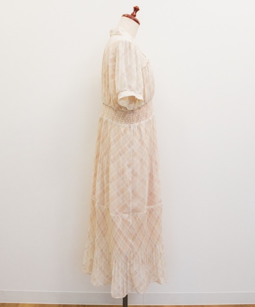 CLETTE(クレット)の「シアーチェックプリーツワンピース(ワンピース・レディース・ラベンダー/ブルー/ベージュ・3L/4L/LL)」の10枚目の写真