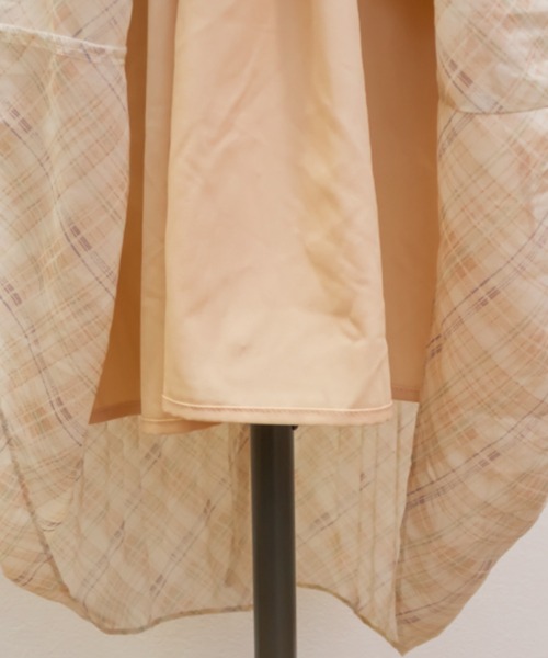 CLETTE(クレット)の「シアーチェックプリーツワンピース(ワンピース・レディース・ラベンダー/ブルー/ベージュ・3L/4L/LL)」の4枚目の写真