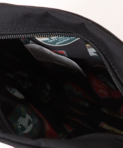 KELTY(ケルティ)の「総柄ポーチ付/限定モデル【KELTY】LIMITED VERTICAL SHOULDER(ショルダーバッグ・レディース・タン/ブラック/オリーブ・ONE SIZE)」の5枚目の写真