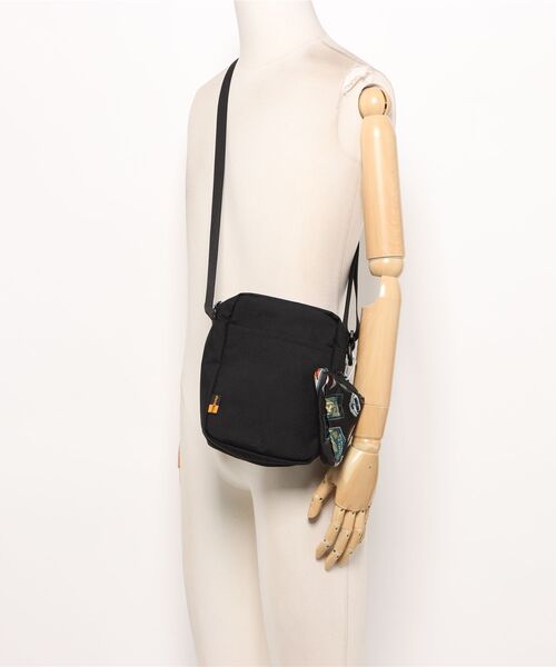 KELTY(ケルティ)の「総柄ポーチ付/限定モデル【KELTY】LIMITED VERTICAL SHOULDER(ショルダーバッグ・レディース・タン/ブラック/オリーブ・ONE SIZE)」の1枚目の写真