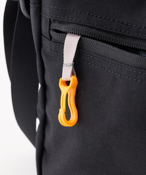 KELTY(ケルティ)の「総柄ポーチ付/限定モデル【KELTY】LIMITED VERTICAL SHOULDER(ショルダーバッグ・レディース・タン/ブラック/オリーブ・ONE SIZE)」の21枚目の写真