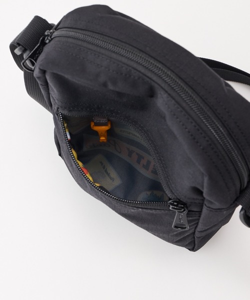 KELTY(ケルティ)の「総柄ポーチ付/限定モデル【KELTY】LIMITED VERTICAL SHOULDER(ショルダーバッグ・レディース・タン/ブラック/オリーブ・ONE SIZE)」の22枚目の写真