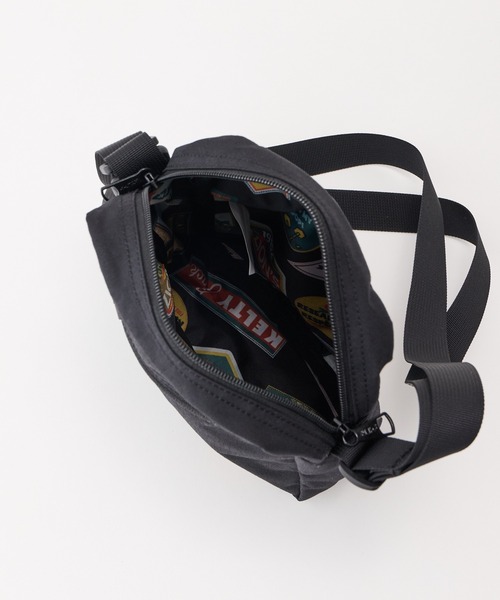KELTY(ケルティ)の「総柄ポーチ付/限定モデル【KELTY】LIMITED VERTICAL SHOULDER(ショルダーバッグ・レディース・タン/ブラック/オリーブ・ONE SIZE)」の8枚目の写真