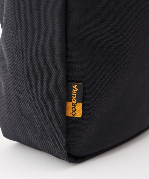 KELTY(ケルティ)の「総柄ポーチ付/限定モデル【KELTY】LIMITED VERTICAL SHOULDER(ショルダーバッグ・レディース・タン/ブラック/オリーブ・ONE SIZE)」の9枚目の写真