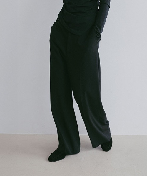 ETRE TOKYO(エトレトウキョウ)の「センタークリースクリーンパンツ(その他パンツ・レディース・ブラック/グレー・M/S)」の14枚目の写真