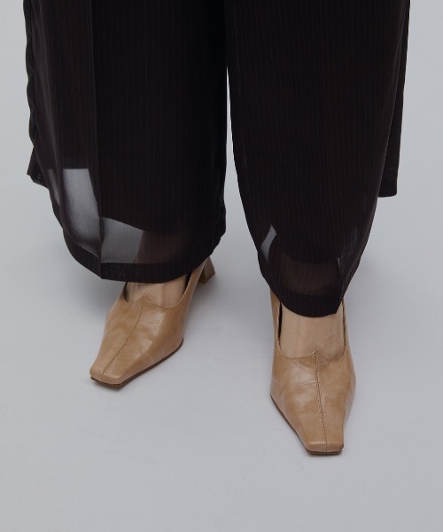 Ameri（アメリ）の「HEART CUT SQUARE TOE PUMPS（パンプス・レディース・ベージュ/ブラウン/ブラック・LARGE/MEDIUM/SMALL）」の3枚目の写真
