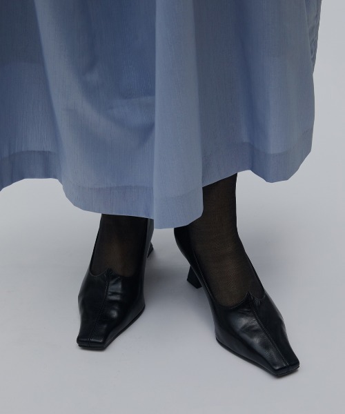 Ameri（アメリ）の「HEART CUT SQUARE TOE PUMPS（パンプス・レディース・ベージュ/ブラウン/ブラック・LARGE/MEDIUM/SMALL）」の4枚目の写真