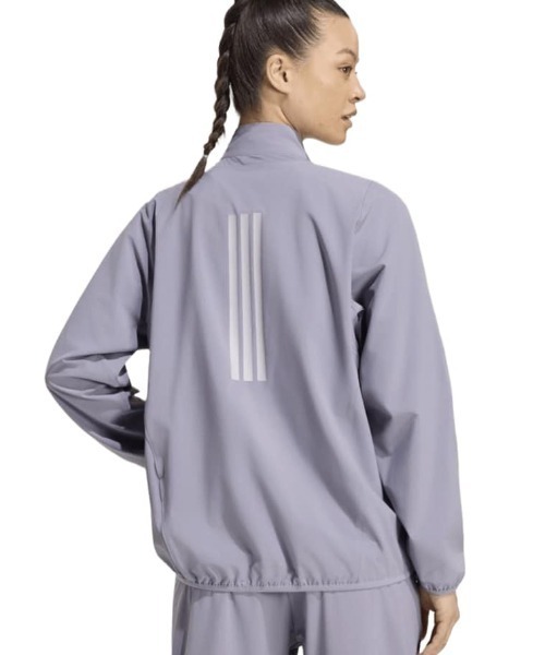 adidas(アディダス)の「アディダス adidas トレーニング エッセンシャルズ プラス ルーズフィット ストレッチ ウーブン ジャケット(ジャージ・レディース・パープル・M/L)」の2枚目の写真