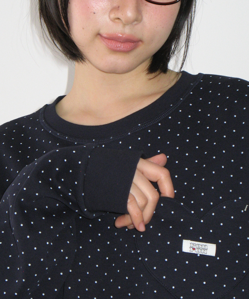 RONRON(ロンロン)の「DOT HEART POCKET OVER FIT LONG SLEEVE NAVY(Tシャツ/カットソー・レディース・その他・FREE)」の1枚目の写真