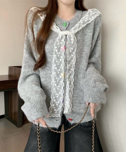 LUCPY（ラクピー）の「レースセーラー カラーボタンニットカーディガン（カーディガン/ボレロ・レディース・ピンク/グレー/ホワイト・FREE）」の2枚目の写真